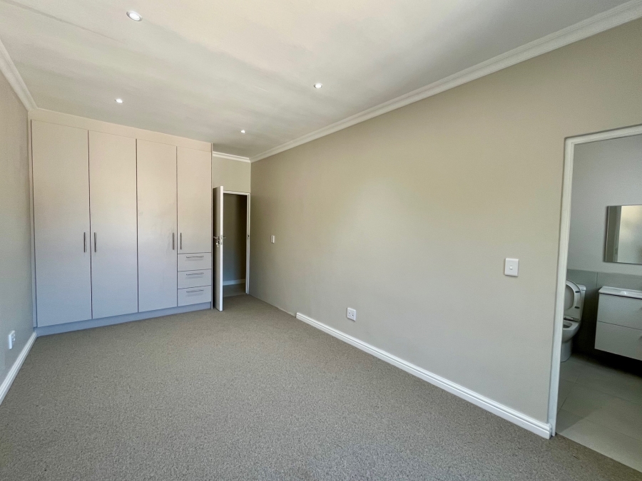 3 Bedroom Property for Sale in Bishopscourt Western Cape